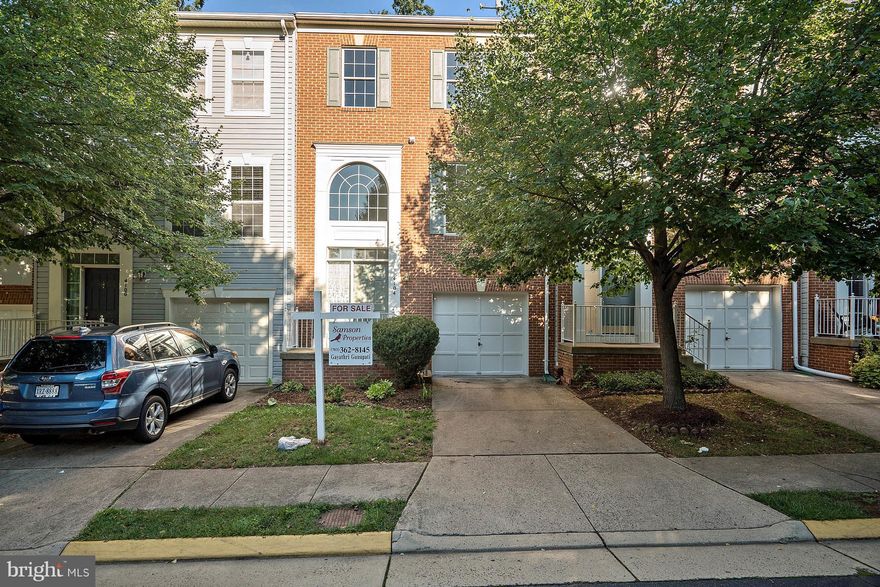 Sought-after Kentwell II model ! Bright townhouse with open floor plan, palladian window & high ceilings includes many upgrades. Kitchen and Family room with hardwood floors open to custom deck and backing to trees. Kitchen with granite counters and SS appliances.Walkout rec room with gas fireplace. Luxury master bath with garden tub and separate shower. Commuter's dream close to major routes.