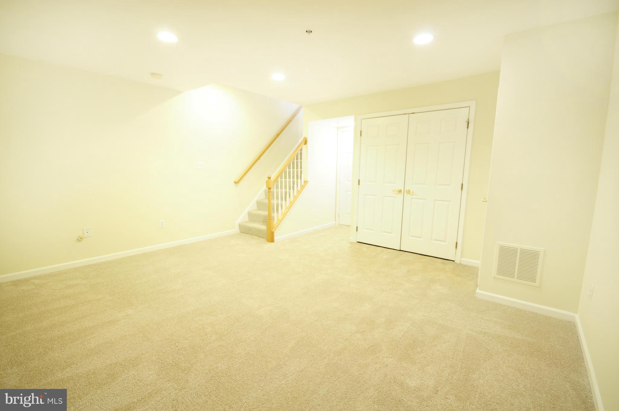 COURTHOUSE HILL - Residential Lease