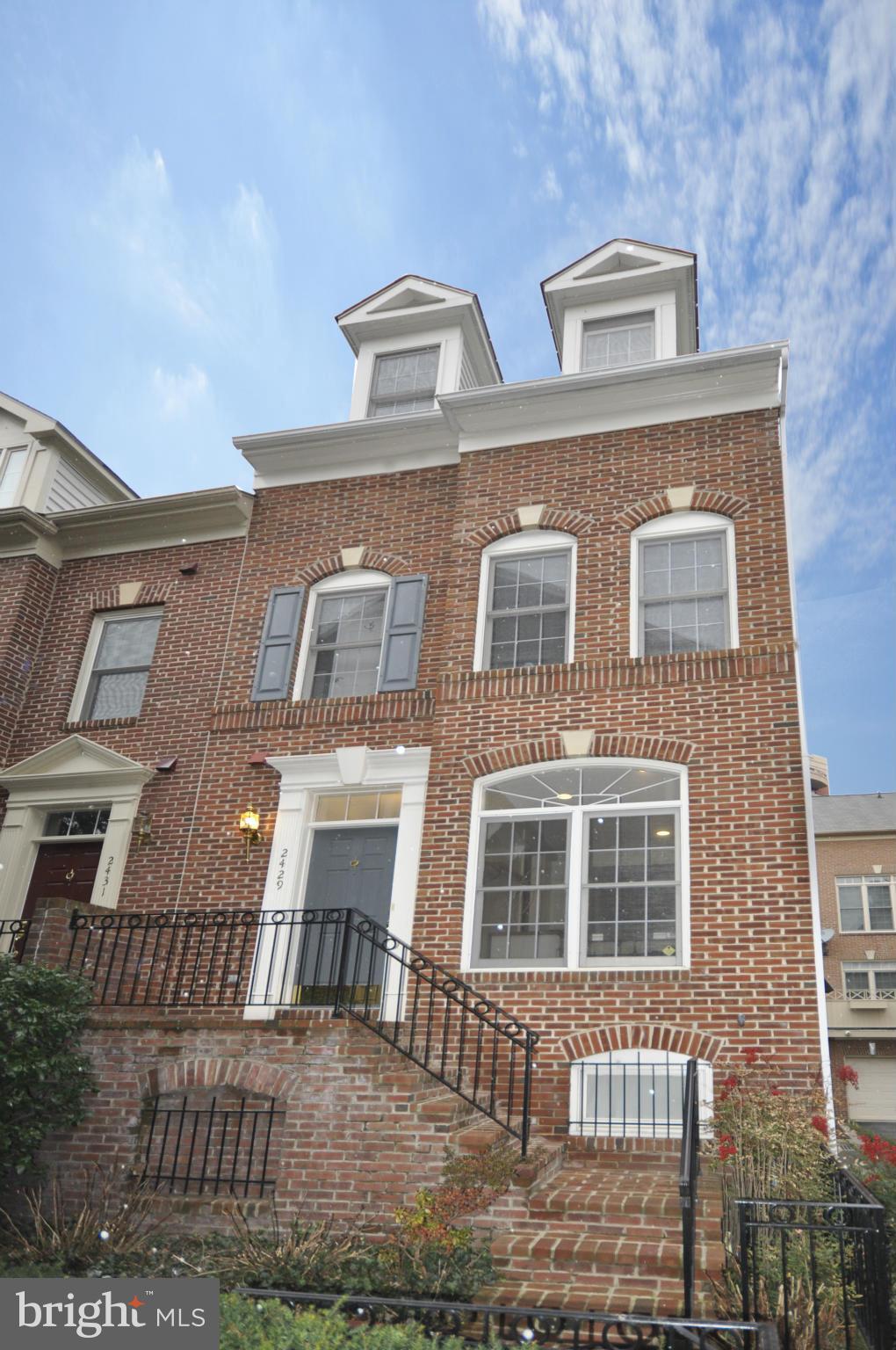 COURTHOUSE HILL - Residential Lease