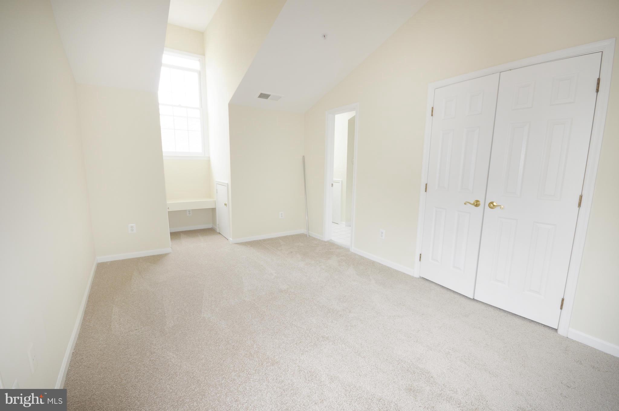 COURTHOUSE HILL - Residential Lease