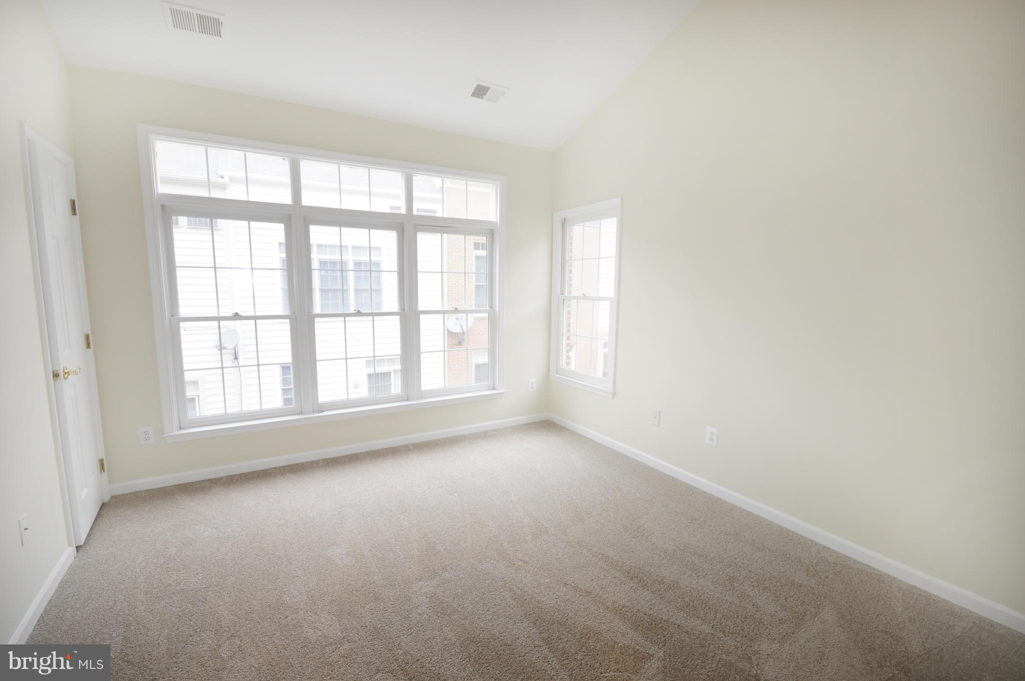 COURTHOUSE HILL - Residential Lease