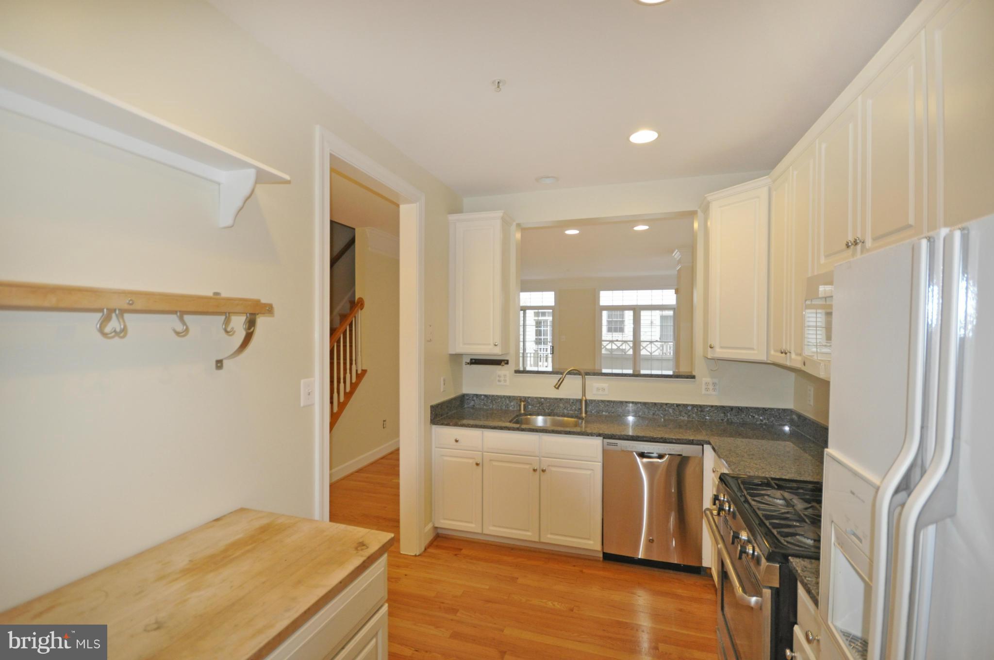 COURTHOUSE HILL - Residential Lease