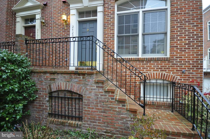 FABULOUS END UNIT TOWNHOUSE in the heart of Clarendon/Courthouse area.  Walk 1 block to Metro and shopping.  Light and Bright filled and freshly painted throughout.  Top level loft bedroom/Bath.  *2-car garage*community pool and clubhouse w/gym.  No pets or smokers allowed. *Maximum of 2 incomes to qualify.
