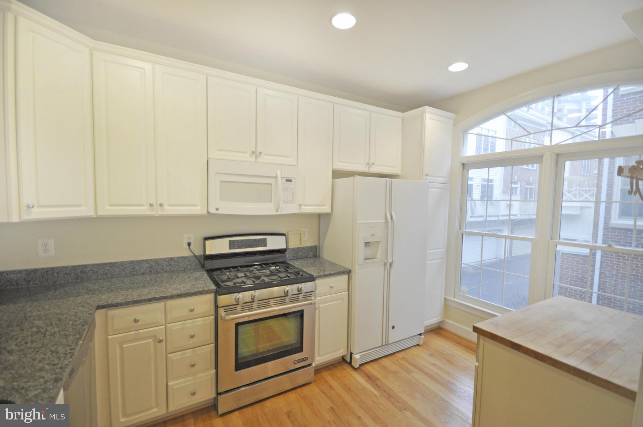 COURTHOUSE HILL - Residential Lease