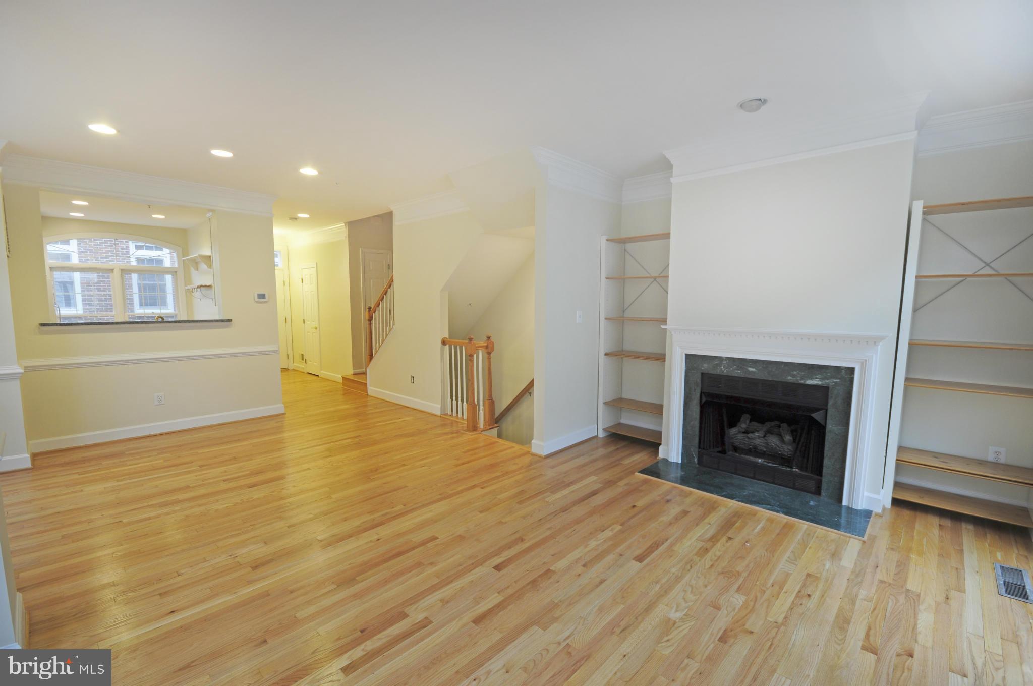 COURTHOUSE HILL - Residential Lease