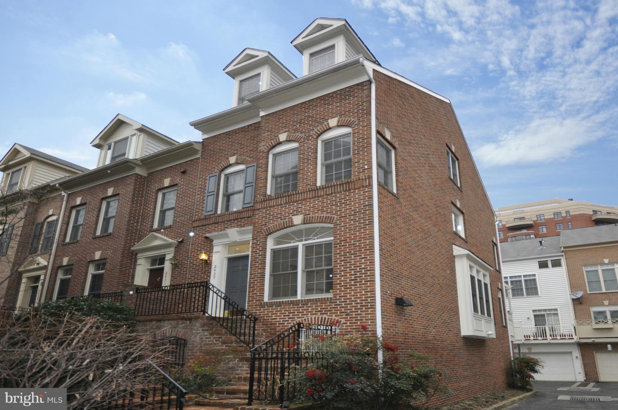 COURTHOUSE HILL - Residential Lease