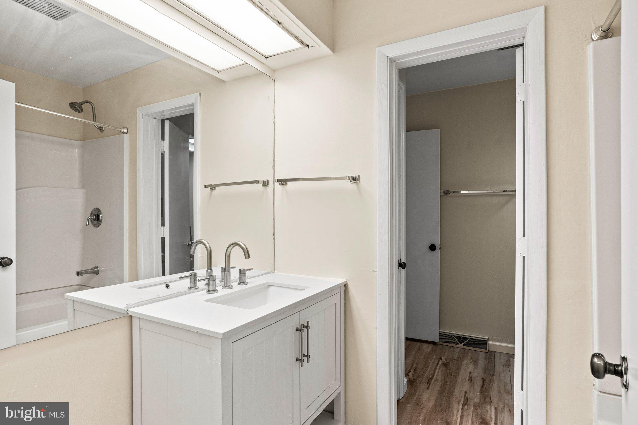 CREST OF HERSHEY - Residential Lease