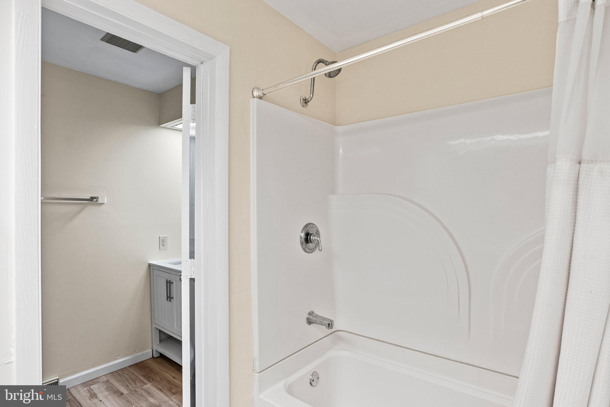 CREST OF HERSHEY - Residential Lease