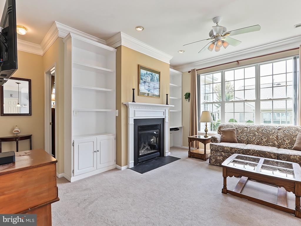 HERITAGE CR ESTS - Residential