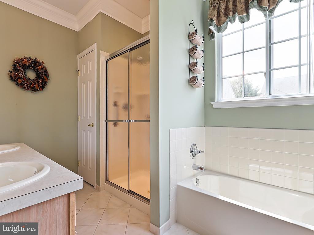 HERITAGE CR ESTS - Residential