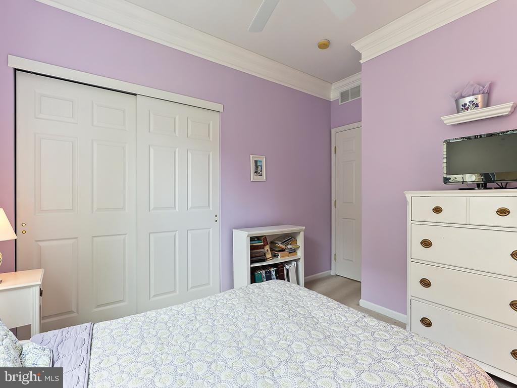HERITAGE CR ESTS - Residential