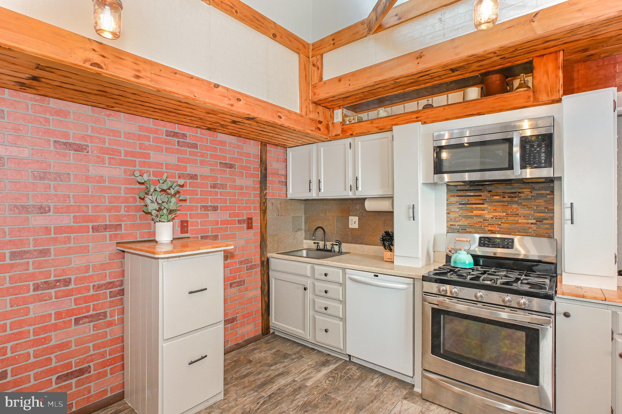 ROCKLAND RUN - Residential