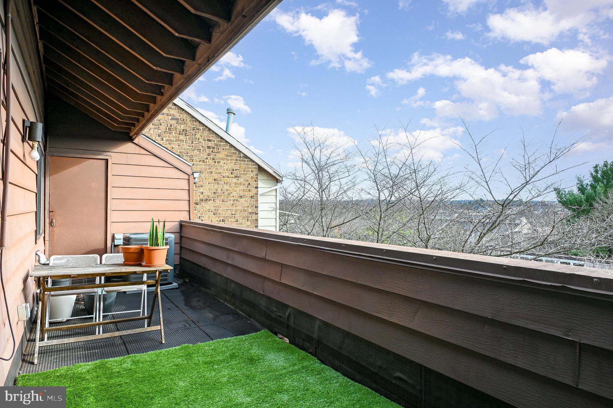 ROCKLAND RUN - Residential