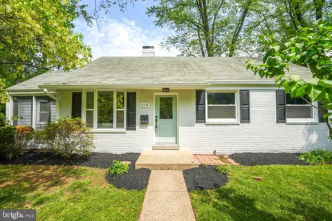 618 Laura Drive, Falls Church, VA 22046 - #: VAFA2002946