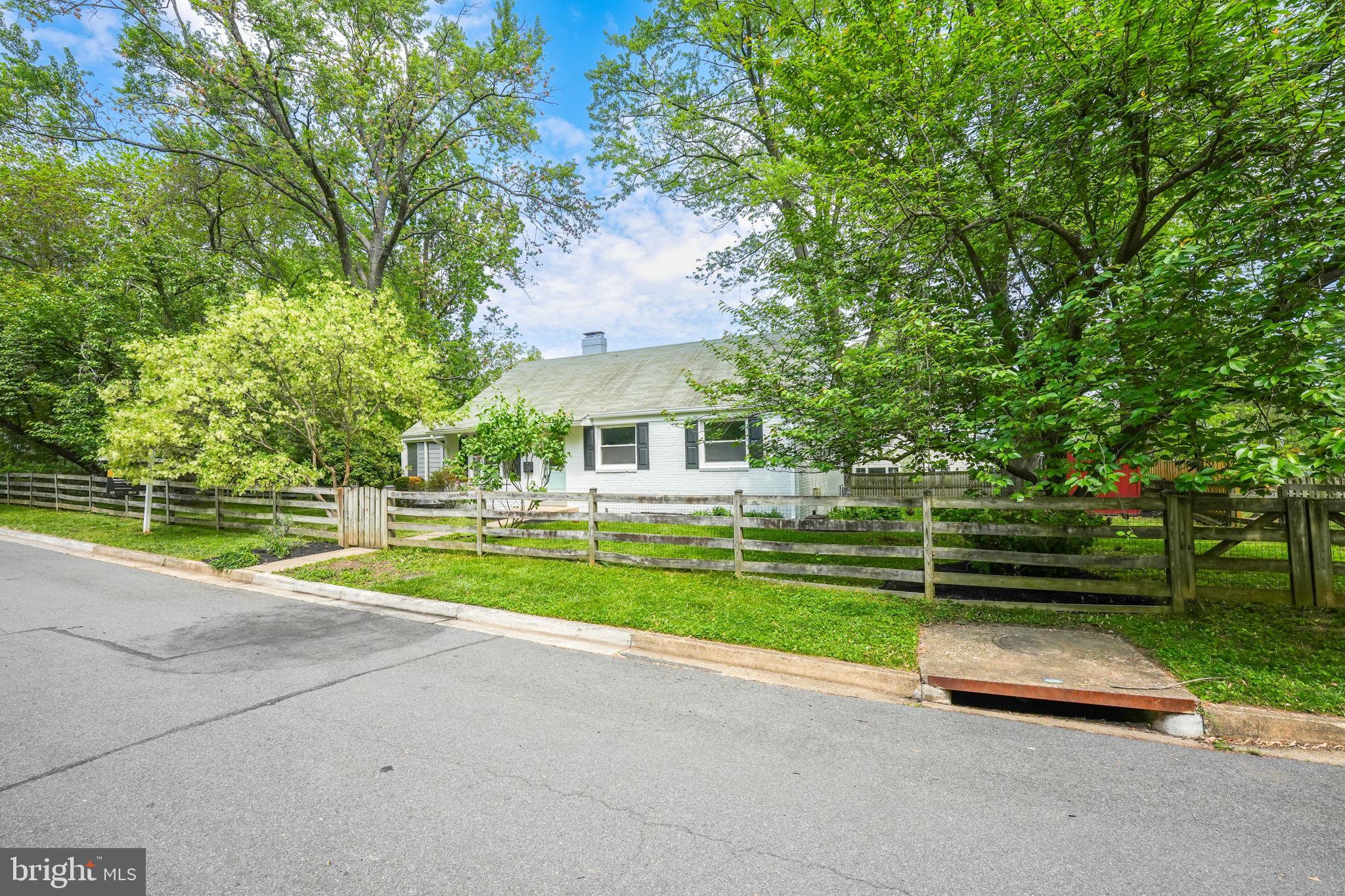 618 LAURA DRIVE
