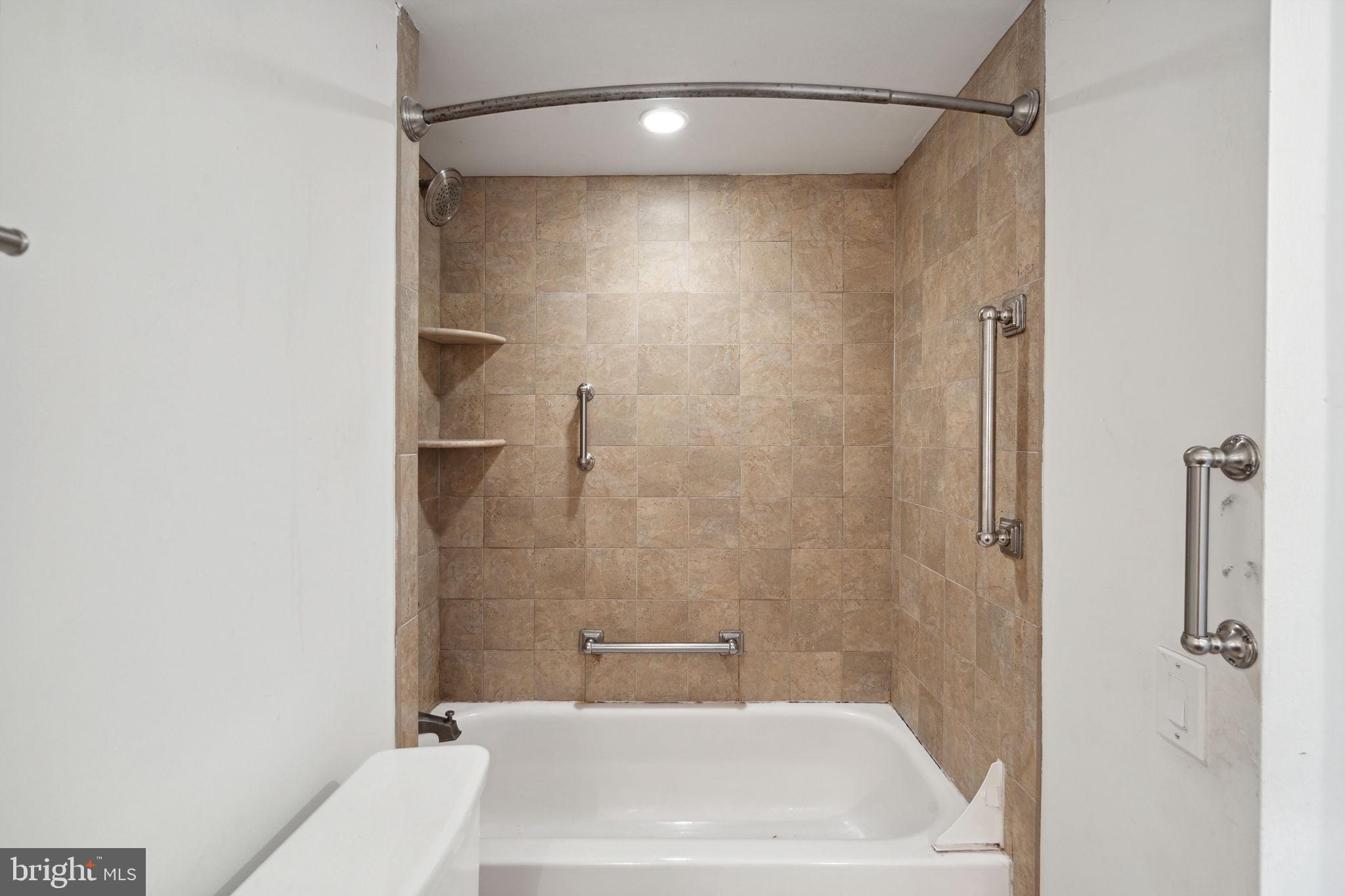 AVENUE OF THE ARTS - Residential