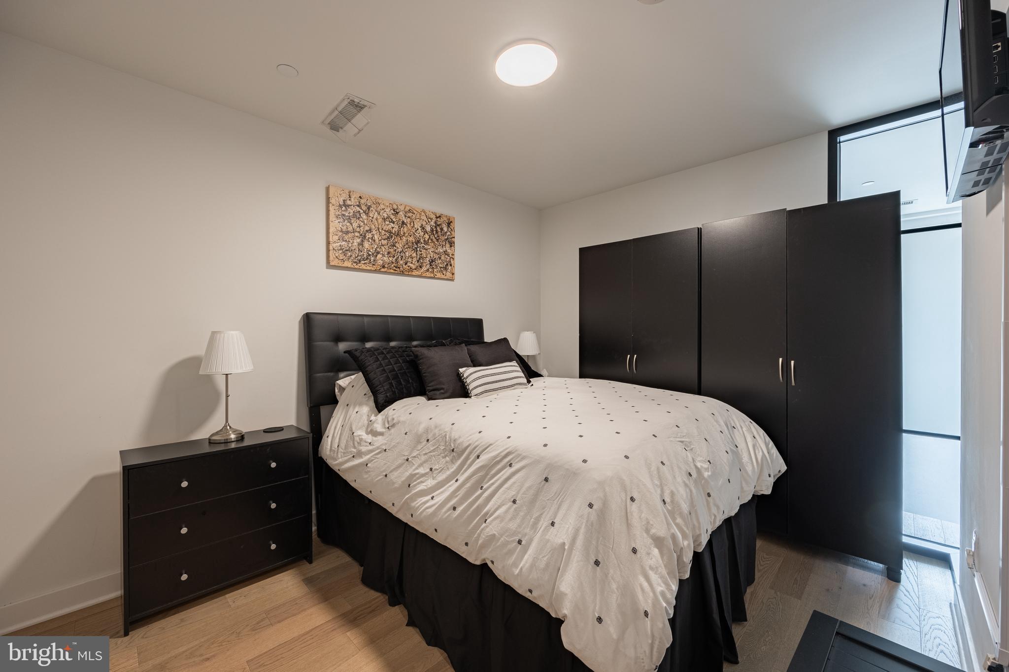 NAVY YARD - Residential Lease