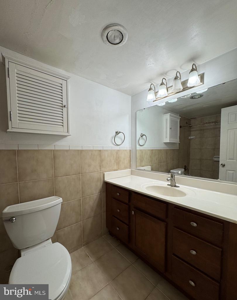 WATERGATE AT LANDMARK - Residential Lease