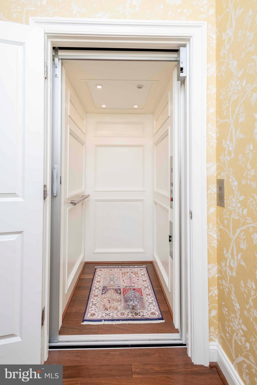 CLOISTERS AT CHARLES III - Residential