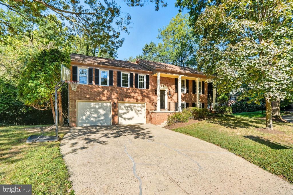 Photo of 10196 Red Spruce Road, FAIRFAX, VA 22032 (MLS # VAFX2278830)
