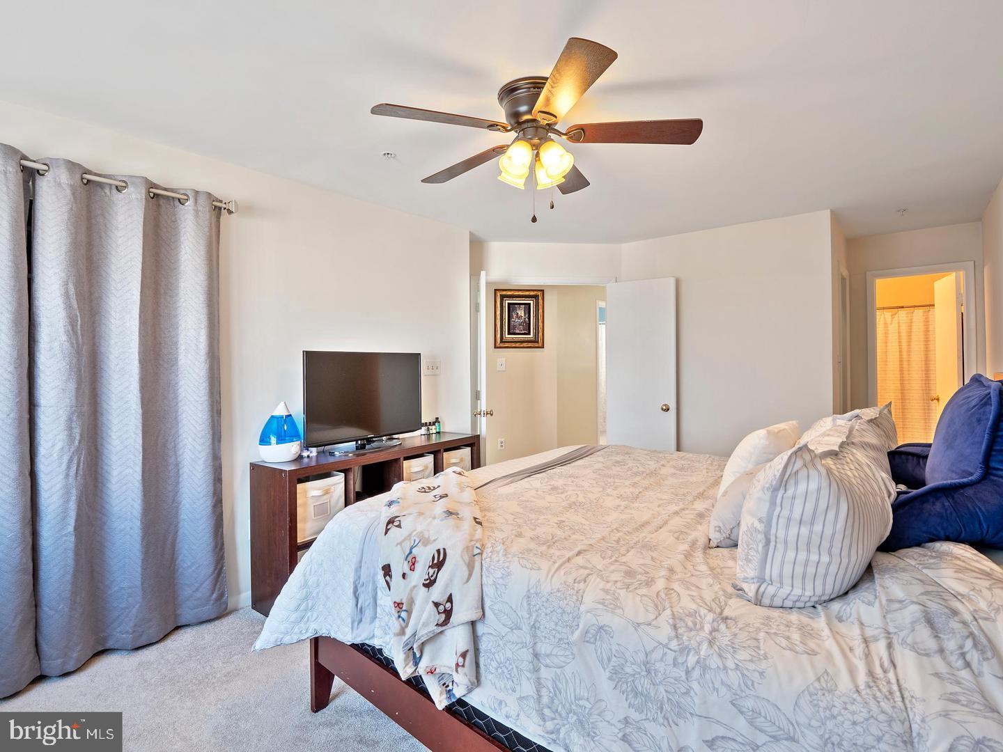 ASHBURN VILLAGE - Residential Lease