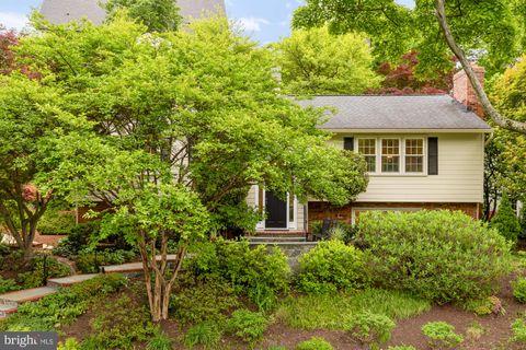Photo of 2801 S Joyce Street, ARLINGTON, VA 22202 (MLS # VAAR2072086)
