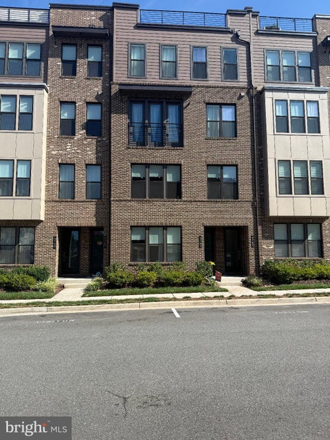 Photo of 4763 Tatum Mill Way #204, CHANTILLY, VA 20151 (MLS # VAFX2342012)