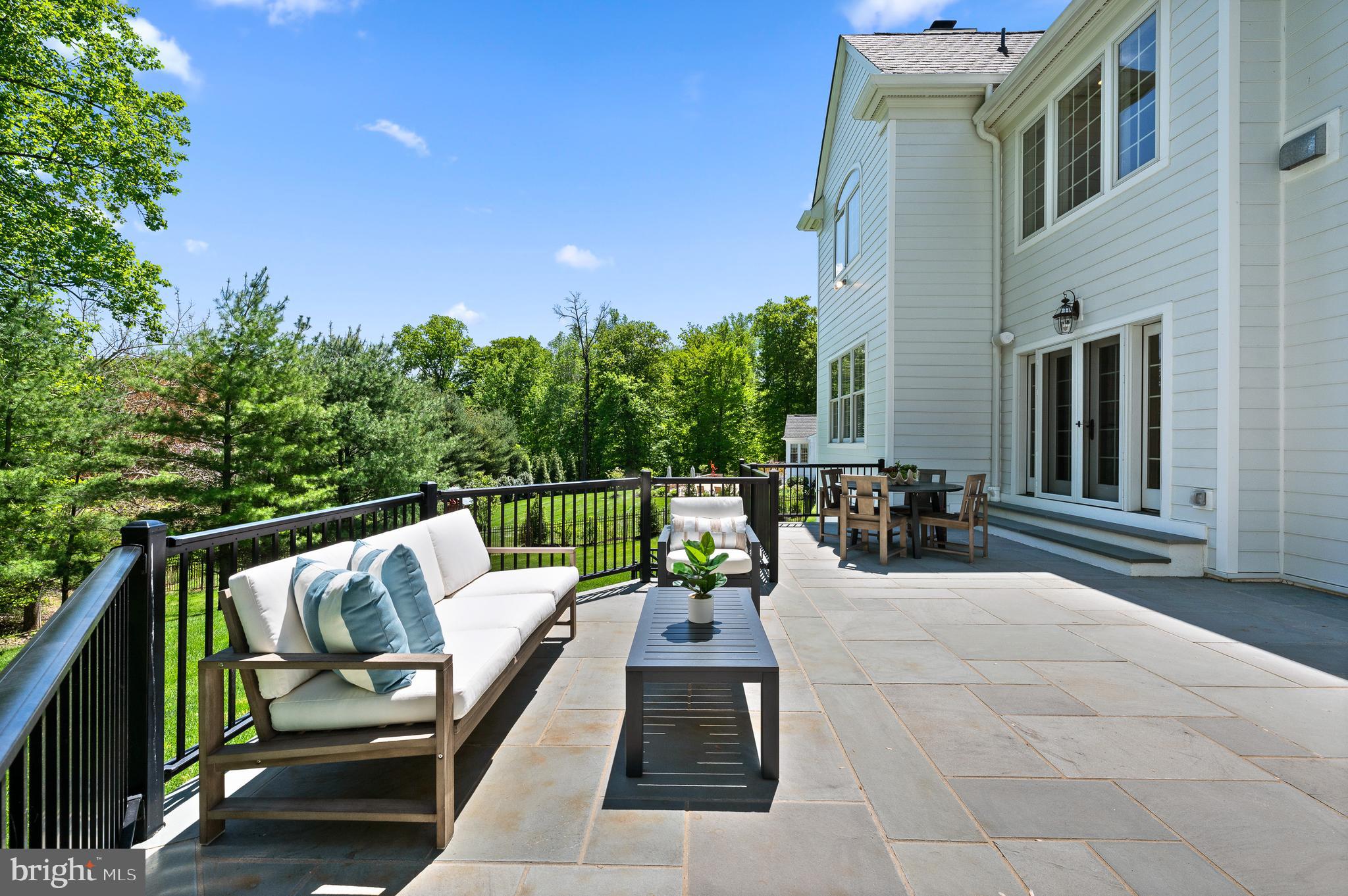 WHITE HORSE - Residential