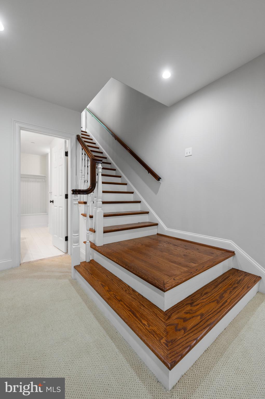 WHITE HORSE - Residential