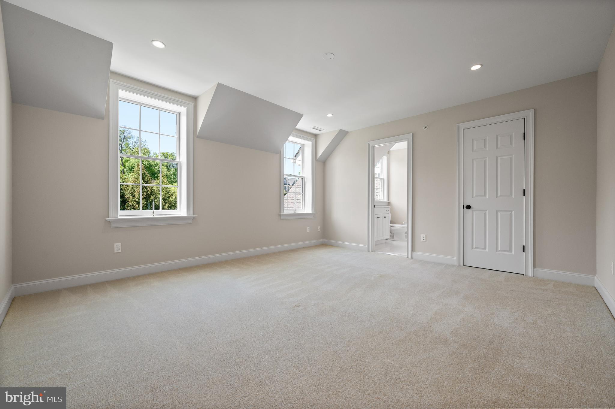 WHITE HORSE - Residential