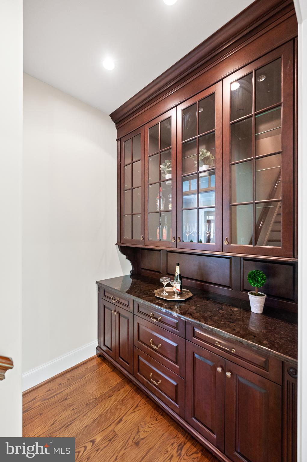 WHITE HORSE - Residential