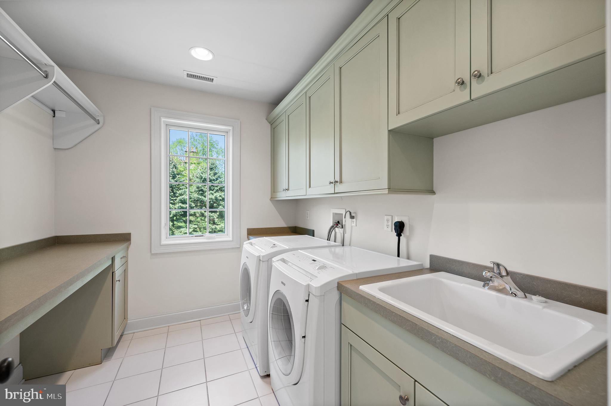 WHITE HORSE - Residential