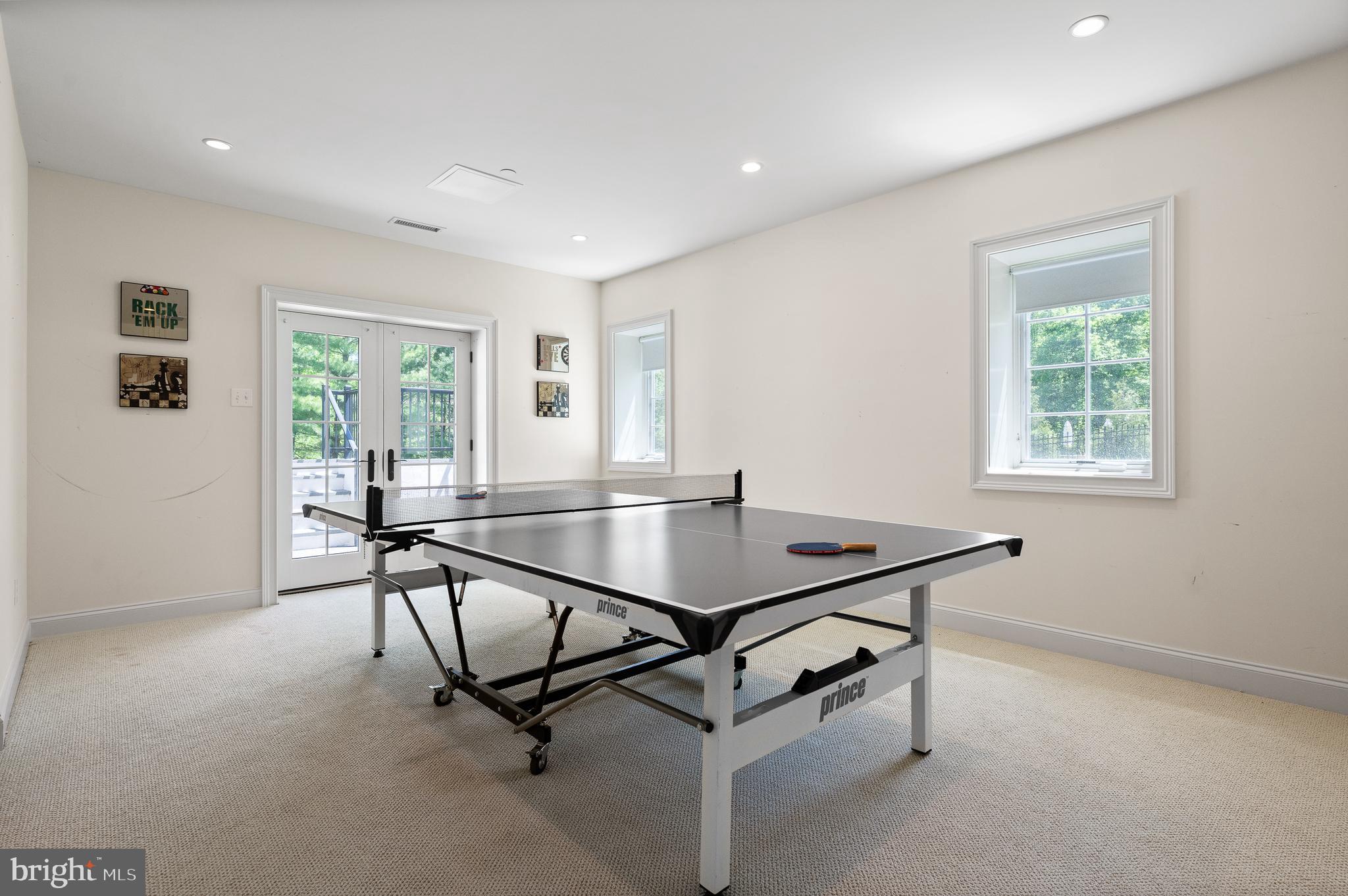 WHITE HORSE - Residential