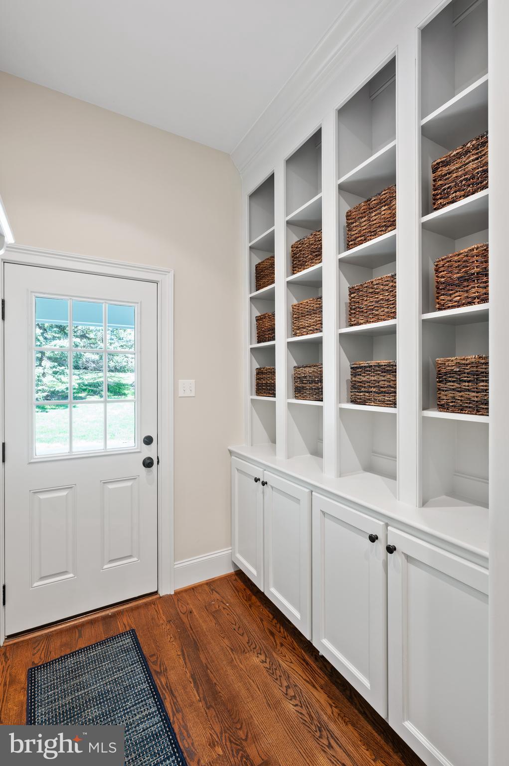 WHITE HORSE - Residential