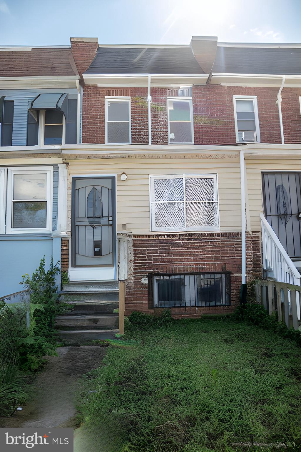 Well-maintained, thoughtfully updated, and ready for you to call home! Perfect for investment property or a place to call home. Freshly painted, spacious, and featuring a newly updated kitchen. This home offers 2 large bedrooms and a den/office. The basement is a blank canvas with a new washer and dryer included. Move-in ready and full of charm, this home is waiting for its next chapter.