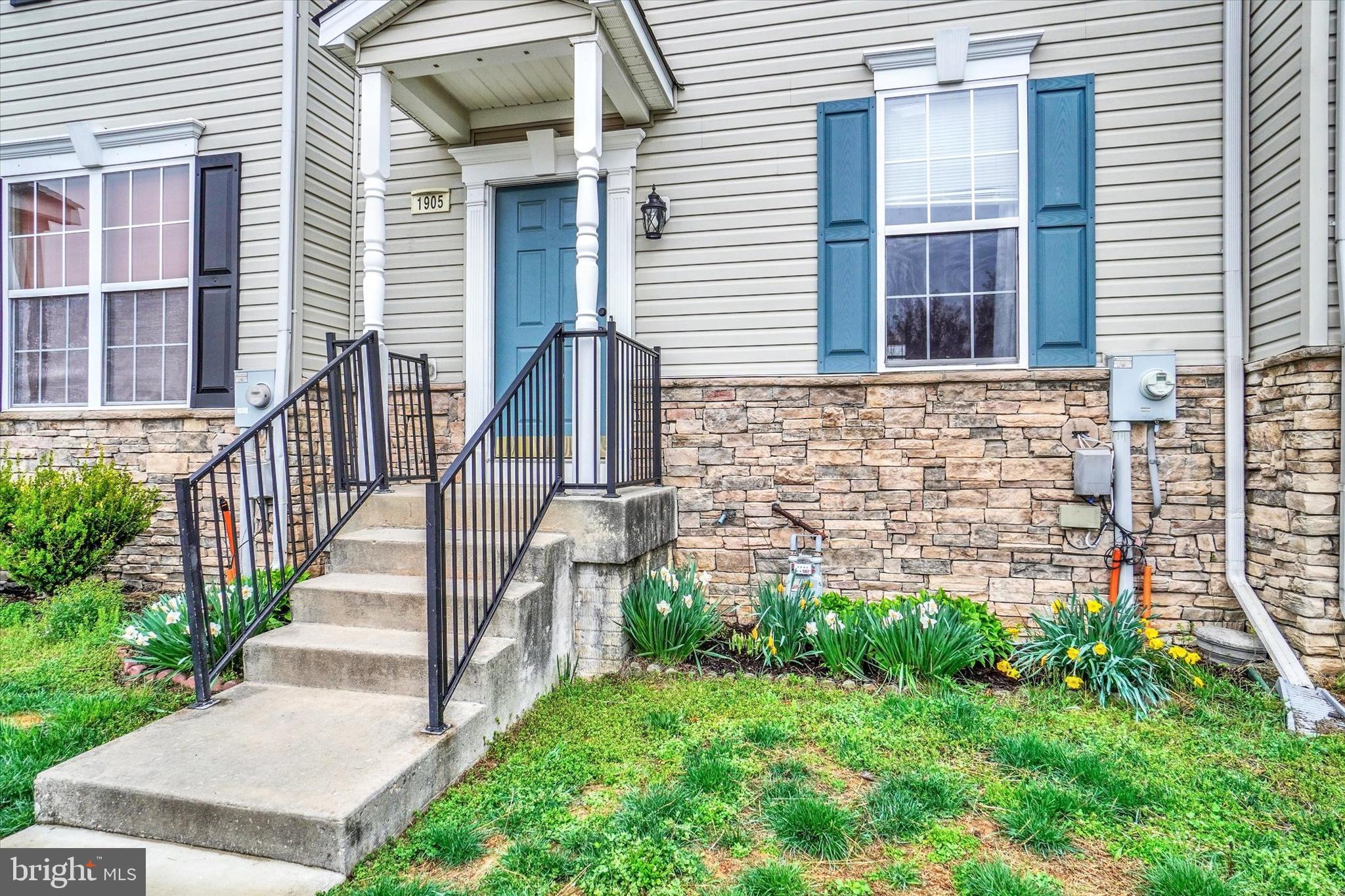 1905 JAMESTOWN LANE 1905