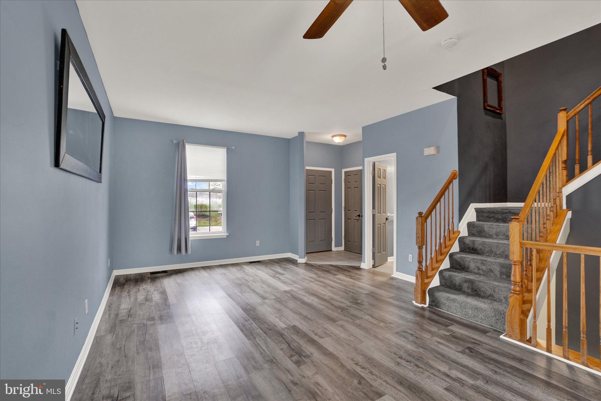 1905 JAMESTOWN LANE 1905