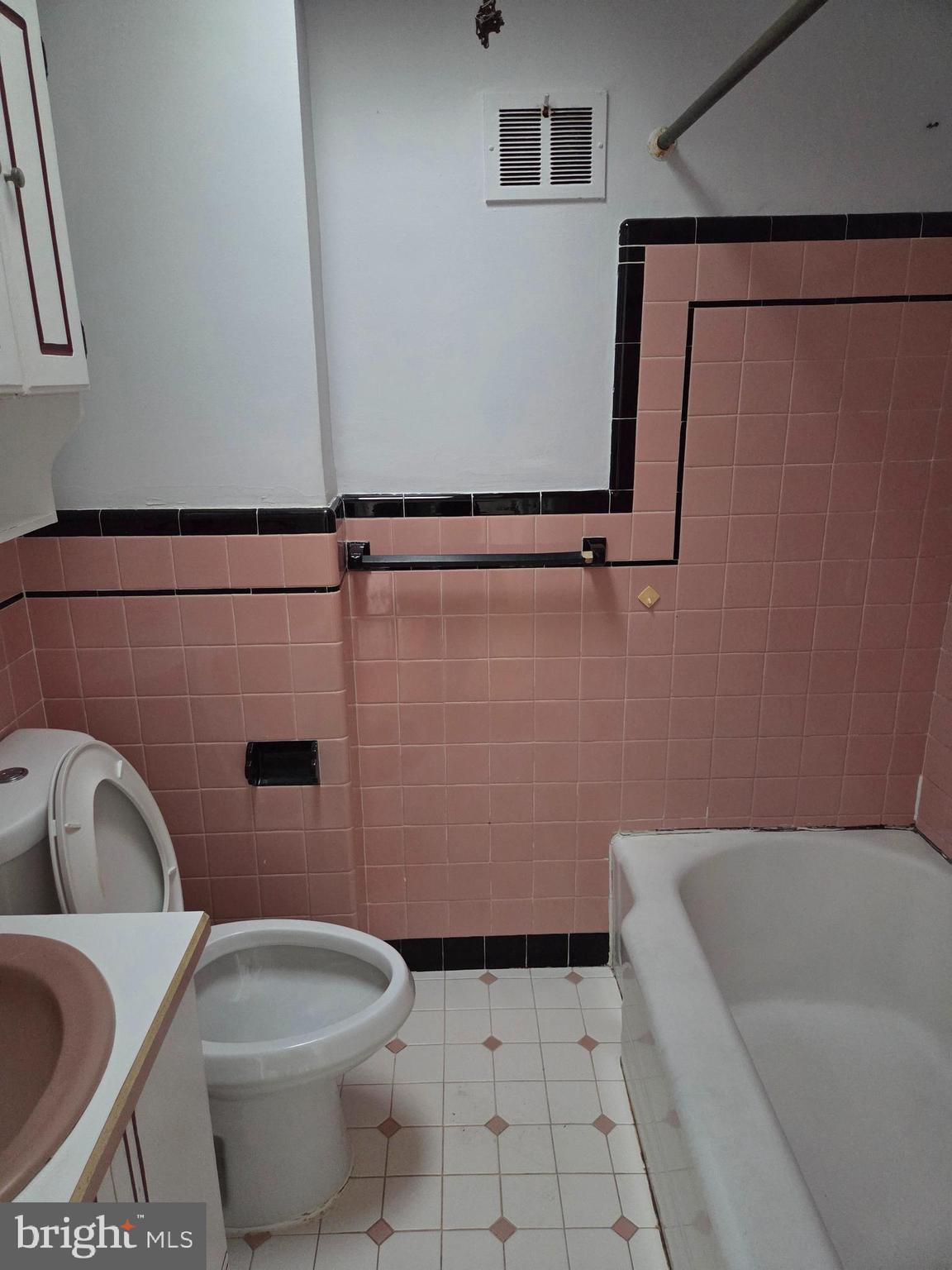 OXFORD CIRCLE - Residential