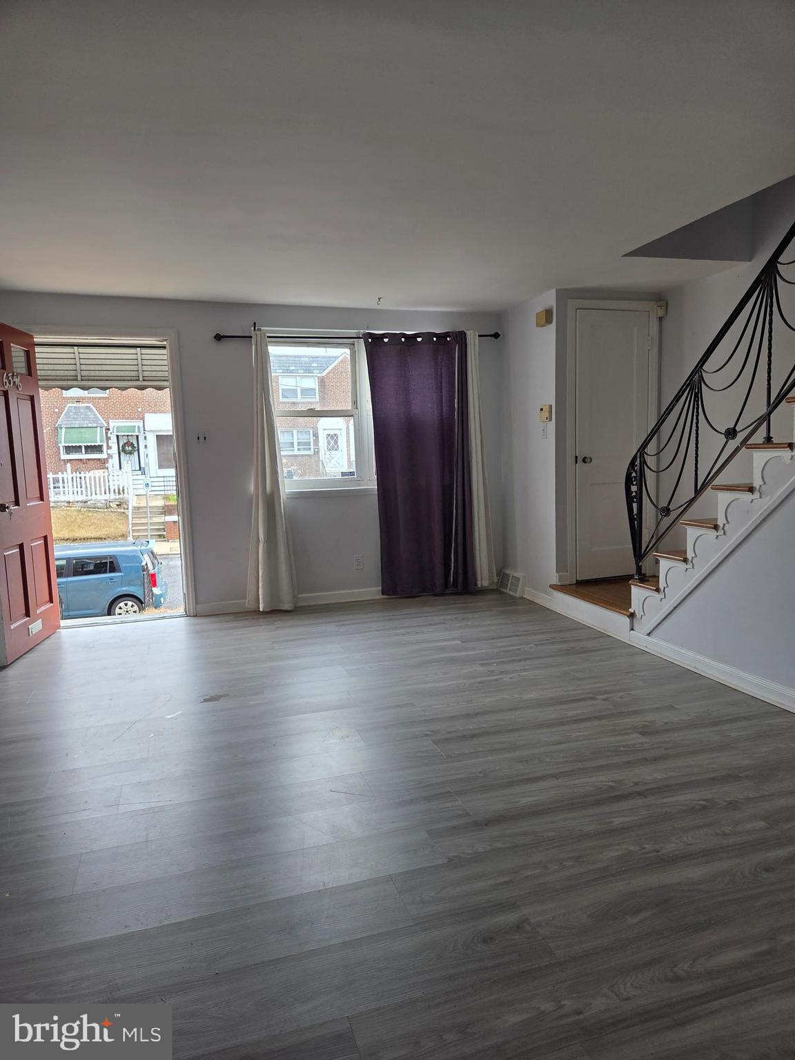 OXFORD CIRCLE - Residential