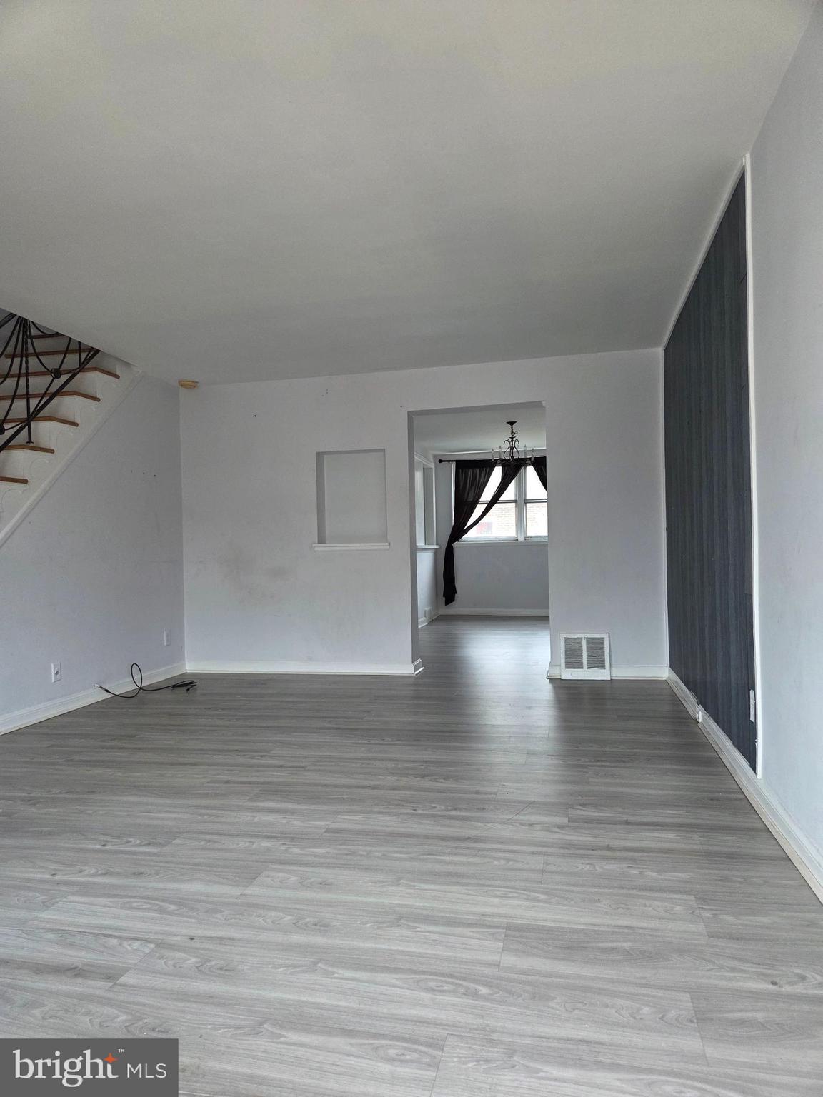 OXFORD CIRCLE - Residential