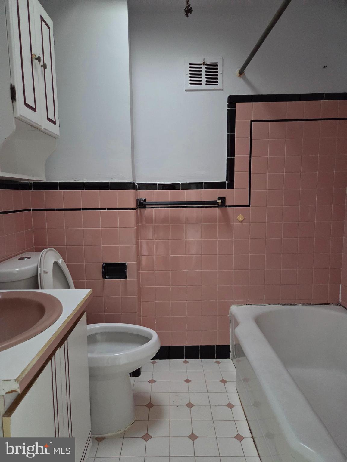 OXFORD CIRCLE - Residential