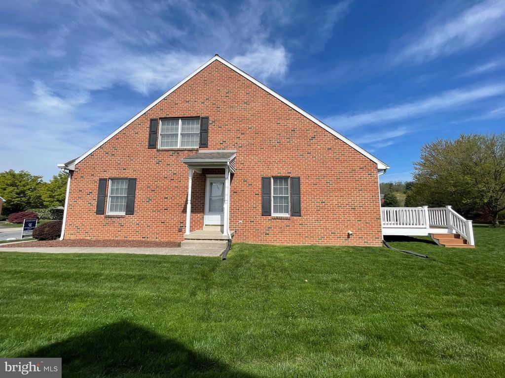 Photo of 10 SPRING HILL LN, MOUNTVILLE, PA 17554 (MLS # PALA2033530)