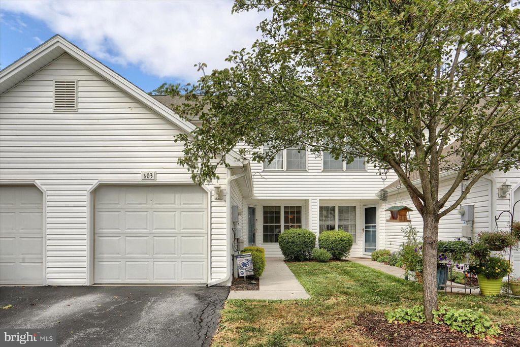 Photo of 603 Bluebill Drive, ETTERS, PA 17319 (MLS # PAYK2089404)