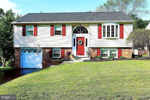 Photo of 10 Red Cloud Circle, ROYERSFORD, PA 19468 (MLS # PAMC2179114)