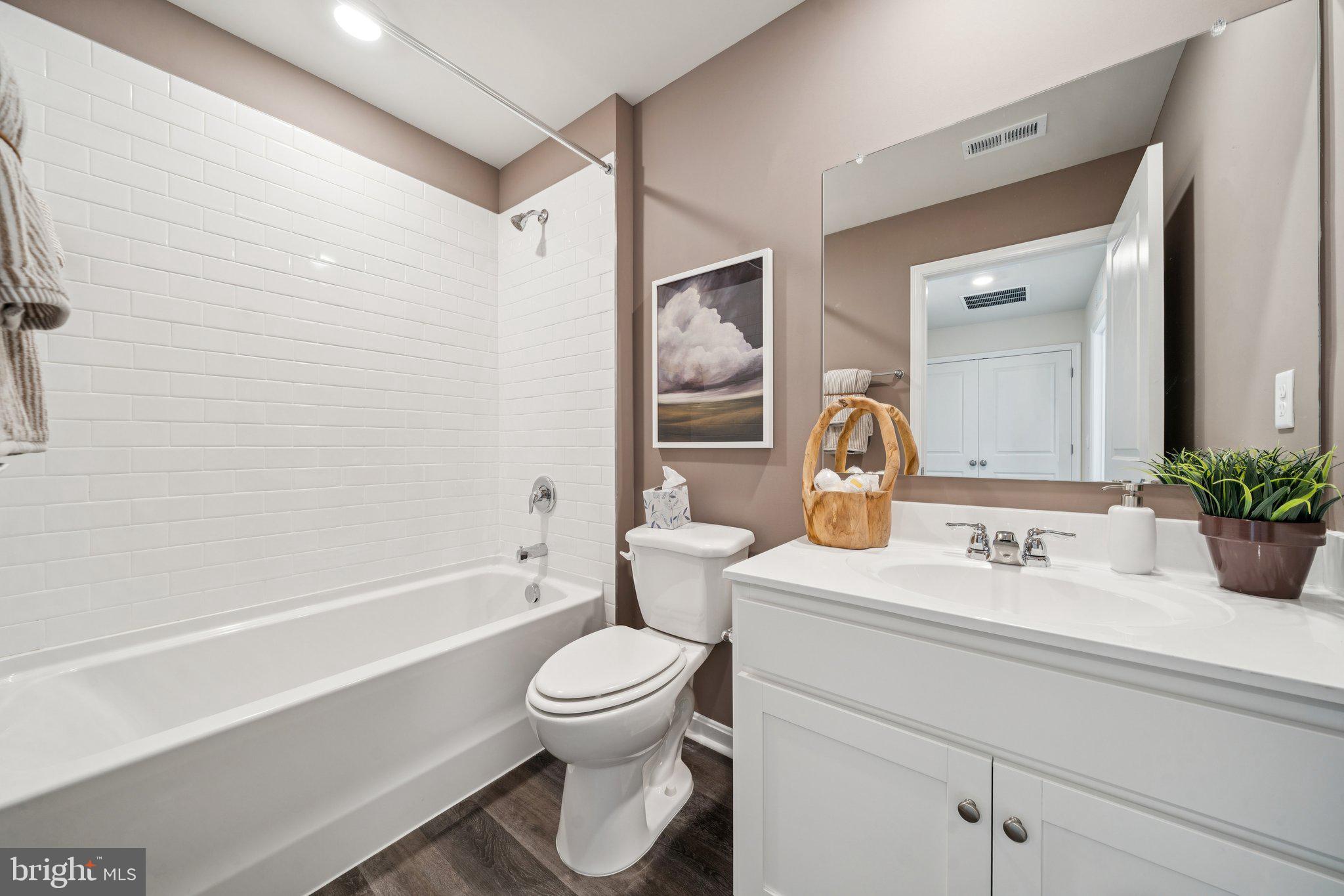 SUMMIT TOWNS - Residential