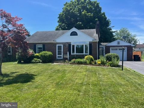 Photo of 2016 Manor Ridge Drive, Lancaster, PA 17603 (MLS # PALA2052510)