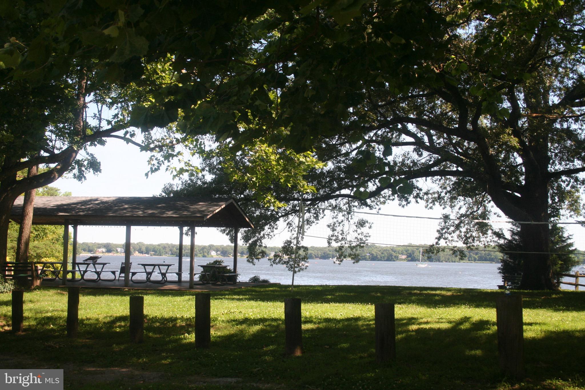 TWIN HARBORS - Residential