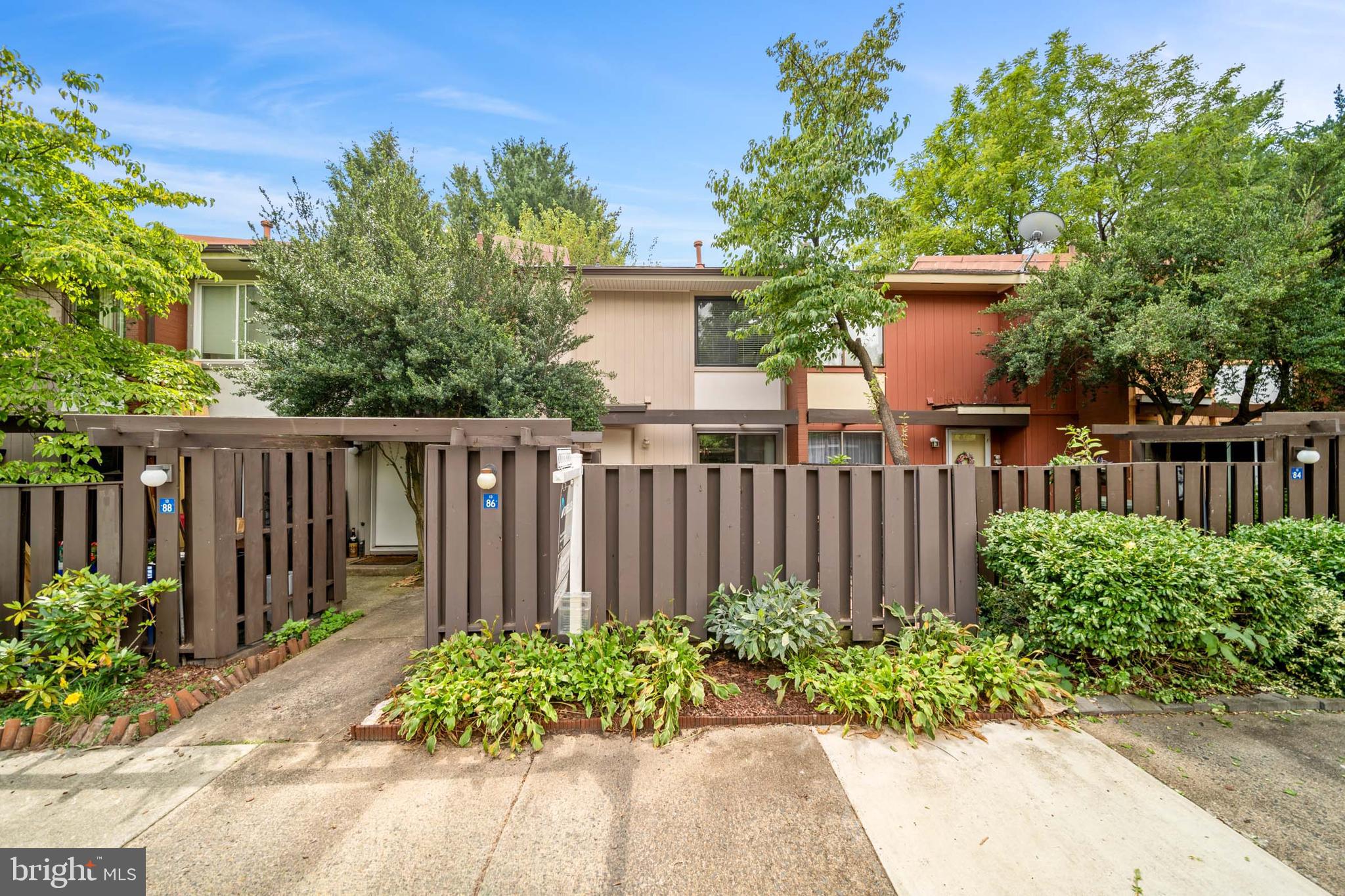 1386 NORTHGATE SQUARE