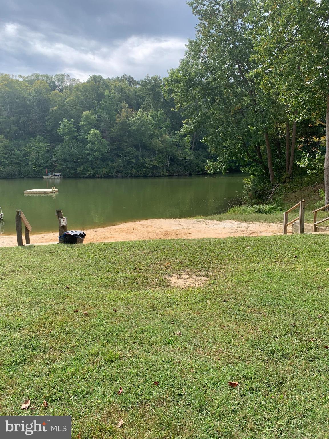 STRATFORD HARBOUR - Land