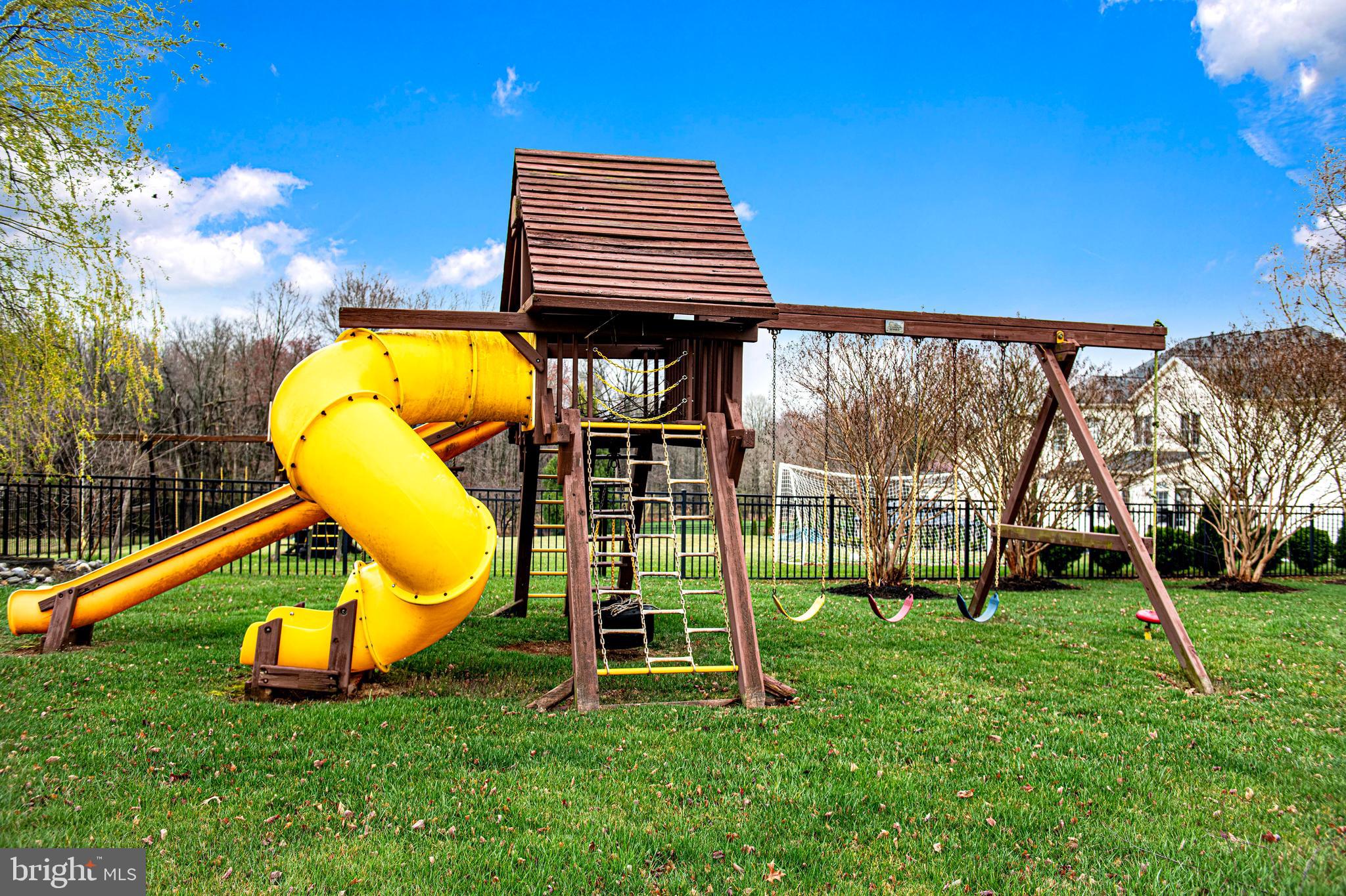 WILLOW CHASE - Residential